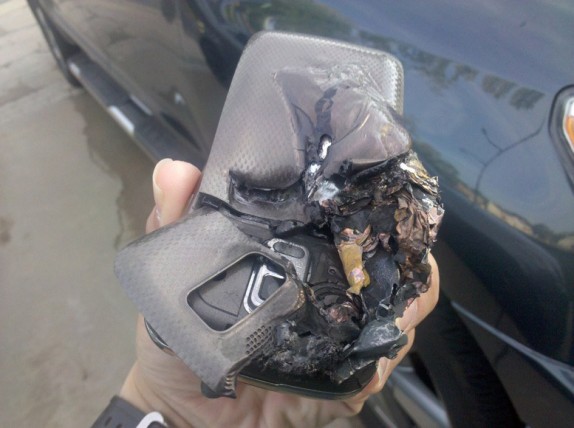 samsung-phone-explodes-e1273863796380.jpg