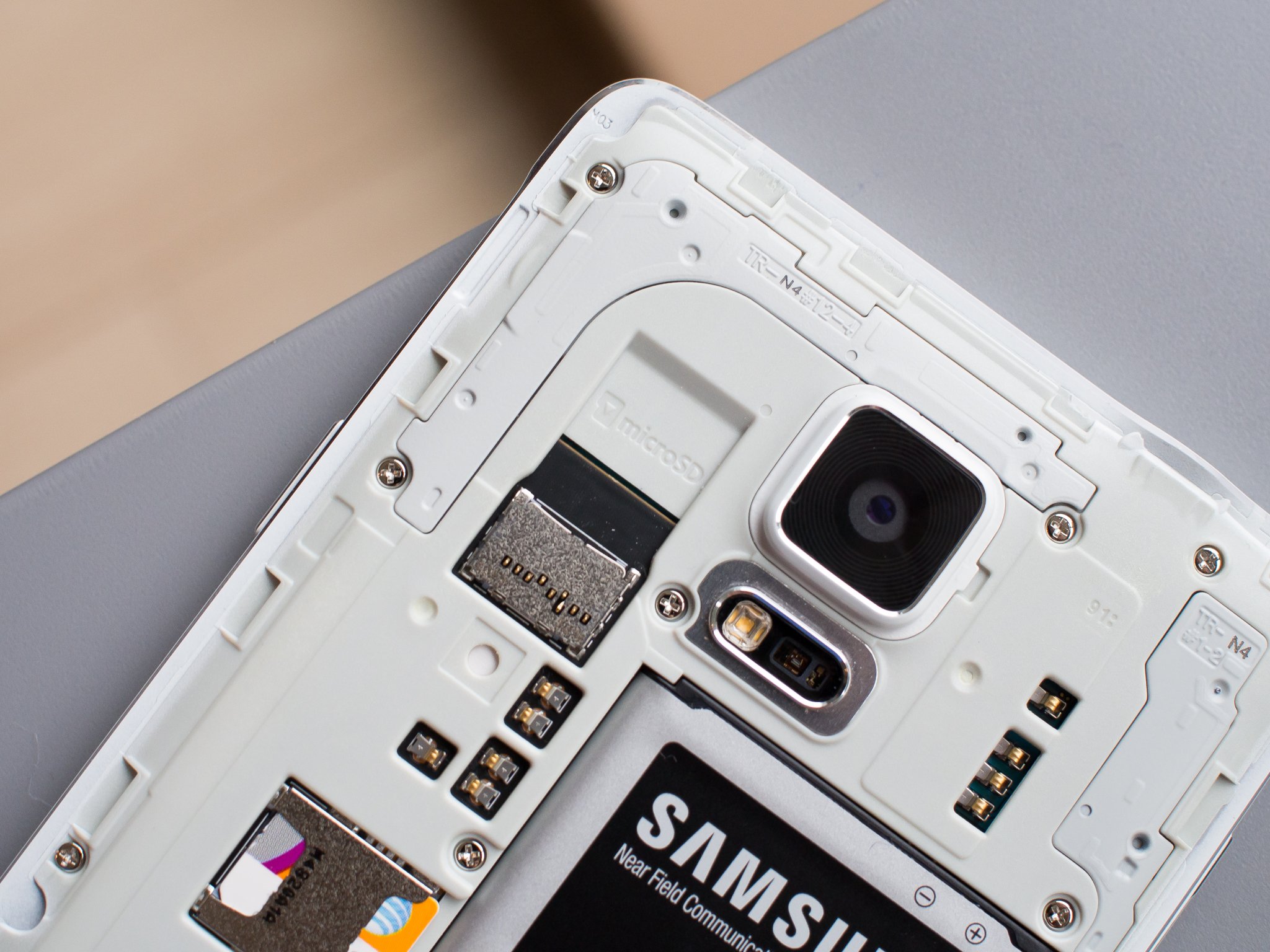 note-4-sd-card-slot.jpg