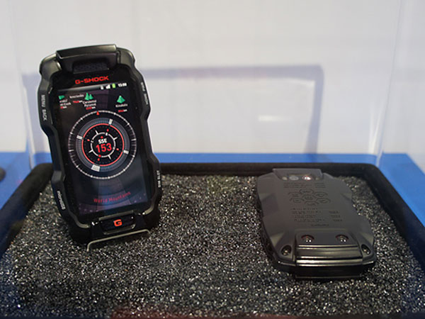New_G-Shock_Cell_Phone_CES_2012_02.jpg