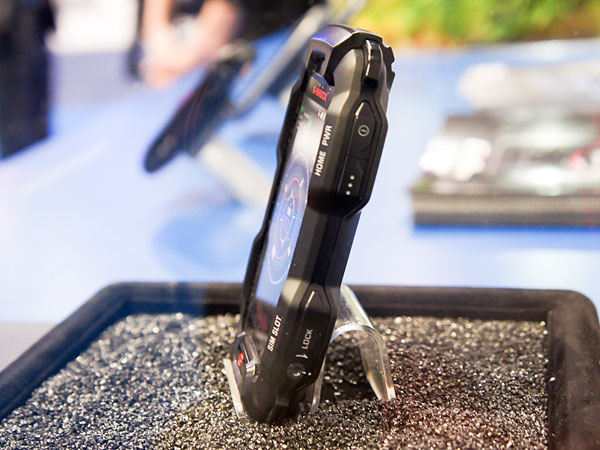 New_G-Shock_Cell_Phone_CES_2012_07.jpg